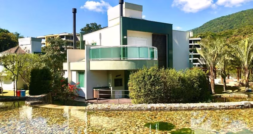 Casa à VENDA com 3 suítes em condomínio em Santo Amaro da Imperatriz/SC