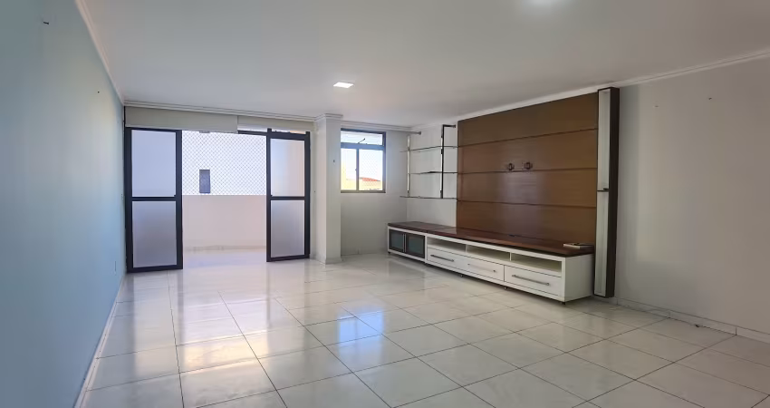 AP Espaçoso em Cabo Branco com 3/4, 2 suites, 3 varandas, 80m da praia