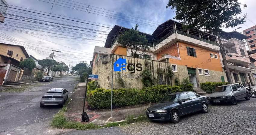 Casa com 3 quartos à venda na Coronel Júlio Pinto, 32, Sagrada Família, Belo Horizonte
