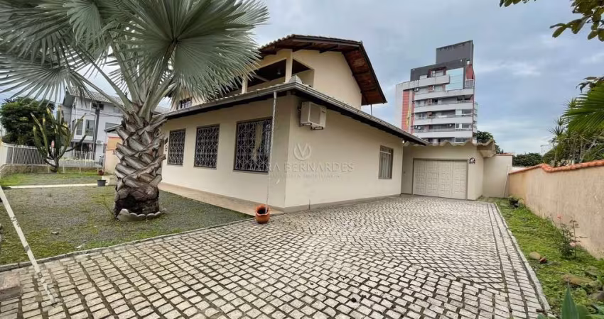 Casa com 3 quartos à venda na Rua Rio Grande do Sul, 768, Anita Garibaldi, Joinville