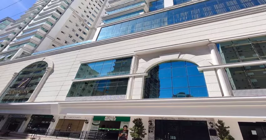 Apartamento com 3 quartos à venda na Rua 238, 165, Meia Praia, Itapema