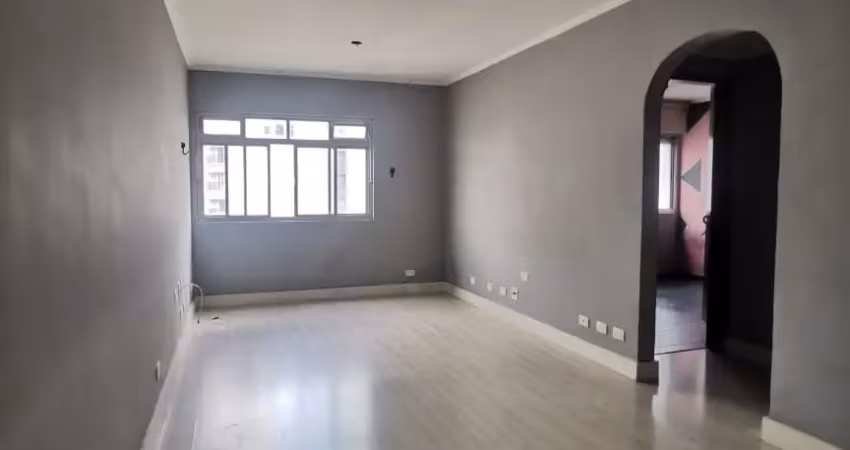 Apto com ótima localização !