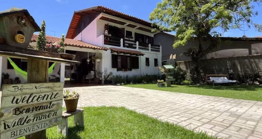 Sobrado com 5 quartos à Venda, Cambiju - Itapoá