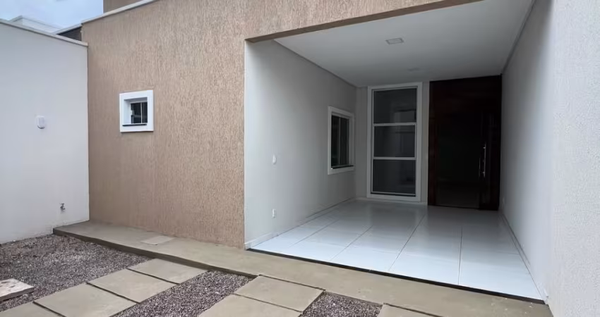 CASA TODA EQUIPADA, COM BOX E ILUMINADA