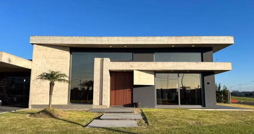 Casa de Esquina com 200 m², Frente Norte e Lote Amplo no Condomínio Riviera Xangri-La