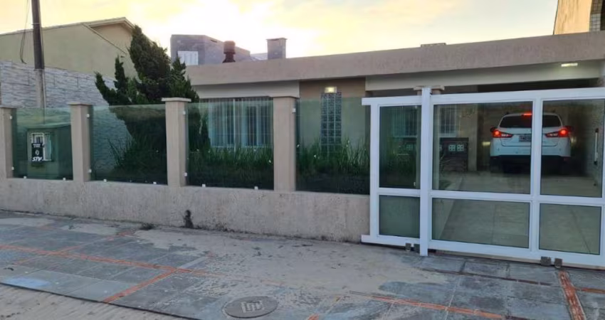 Casa Fora de Condomínio em Atlântida, Xangri-lá - Mobiliada e Decorada - Venda