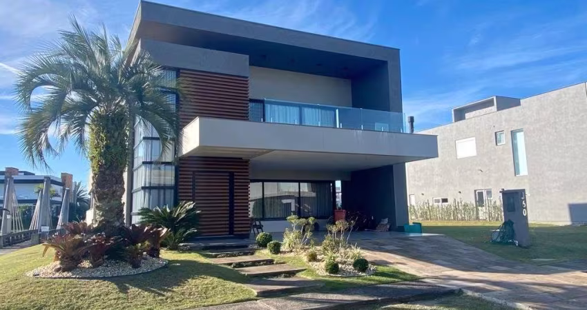 Linda Casa em Condomínio com Piscina e Churrasqueira em Capão da Canoa - Beira Lago