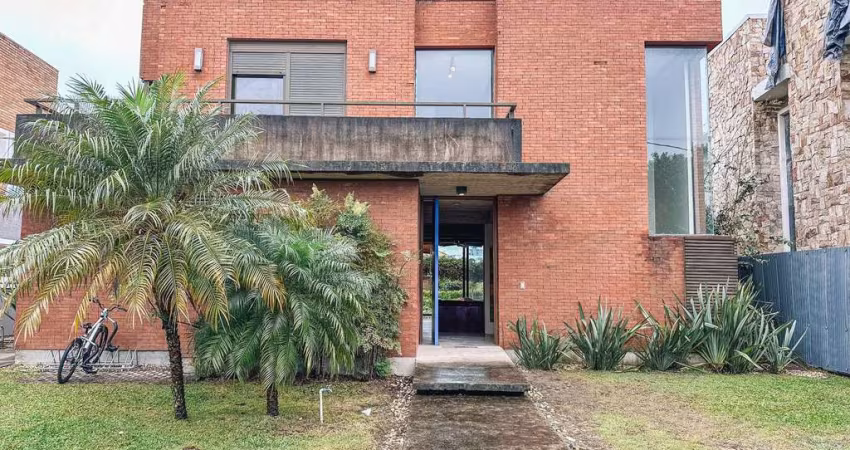 Casa em Condomínio à venda em Xangri-lá, no Condomínio Ventura Club