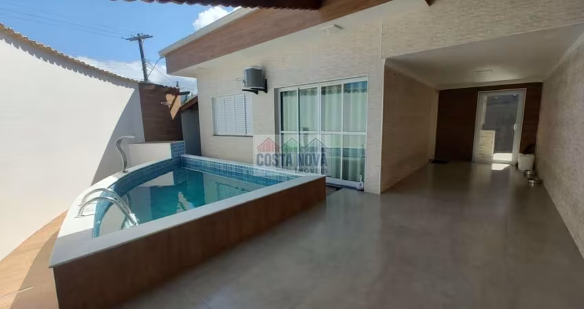 Casa à venda na praia com piscina!