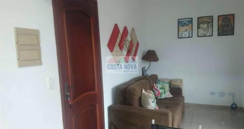 Apartamento 2 dormitórios na Vl. Tupi a 400 metros da praia