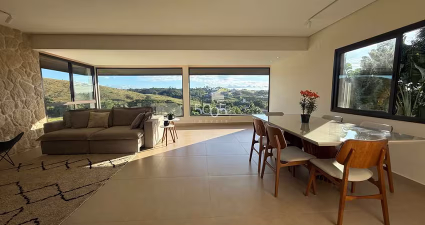 Oportunidade no condomínio Campos de Santo Antonio com 300m2 de construção e 809m2 de terreno. Linda vista, ótima localização dentro do condomínio