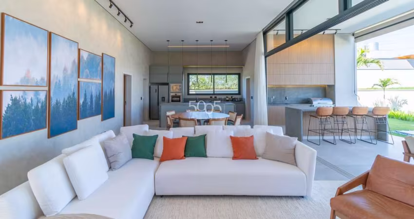Casa térrea mobiliada e decorada em condomínio à venda, condomínio Villas do Golf em Itu, SP. 3 suítes, 503m² de terreno e 279m² construídos