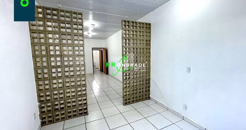 Aluga-se Cômodo Comercial na Rua Major Claudiano