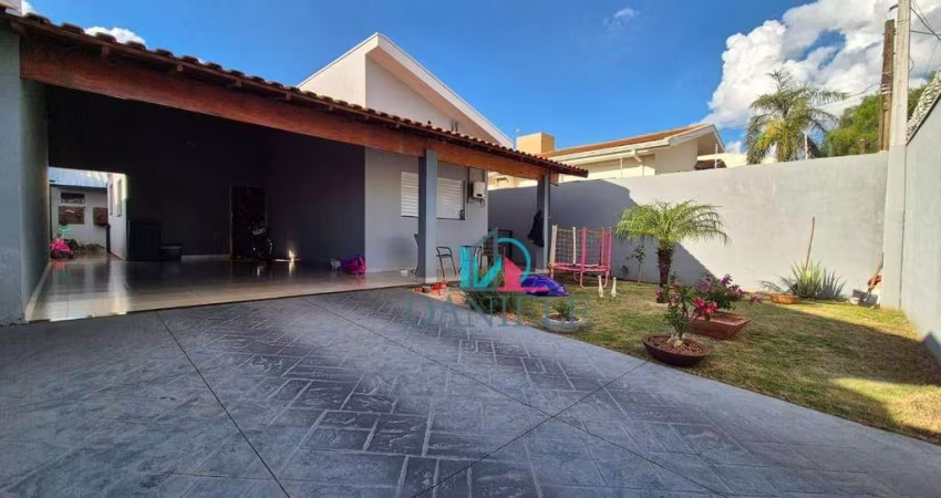 Casa térrea com 3 dormitórios localizada no bairro Residencial Cambuy.