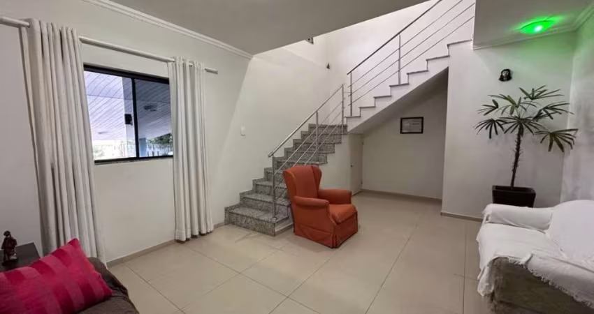 Casa sobrado no Condomínio Residencial Jardins no Jardim Satélite