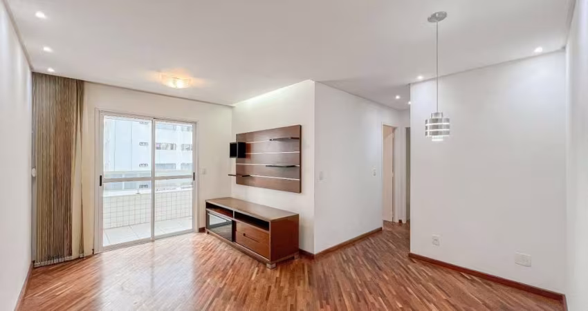 Apartamento localizado no Vila Adyana, a 200 metros da padaria 9 de Julho