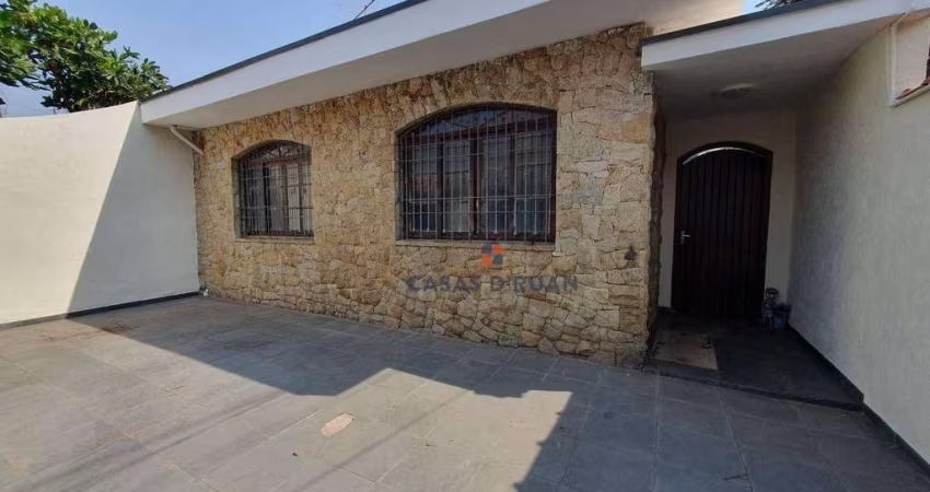 Casa térrea em rua super tranquila e ao mesmo tempo próxima dos principais comércios do bairro!