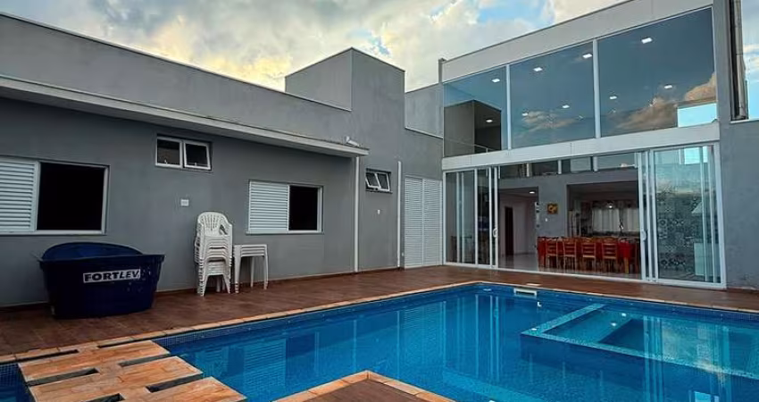 Casa à Venda espetacular no Parque Real,  em Mogi Guaçu - 3 Dormitórios, 287m²