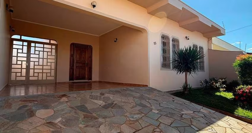 Casa em Capela, Mogi Guaçu: 3 Dormitórios, 240m² por R$700k