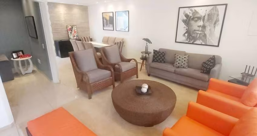 Belíssimo Sobrado com 3 Quartos, 4 Vagas, 203m² no Centro de Osasco.