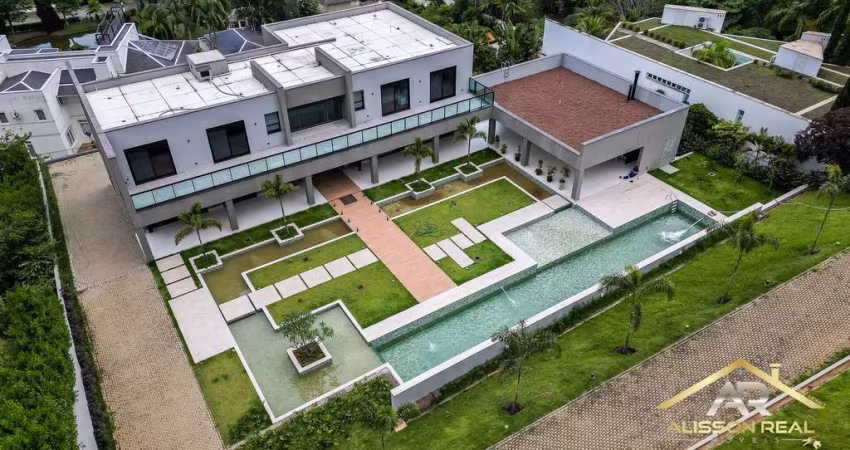Deslumbrante casa no Tamboré!  Área 3.527m², com 4 Suítes.