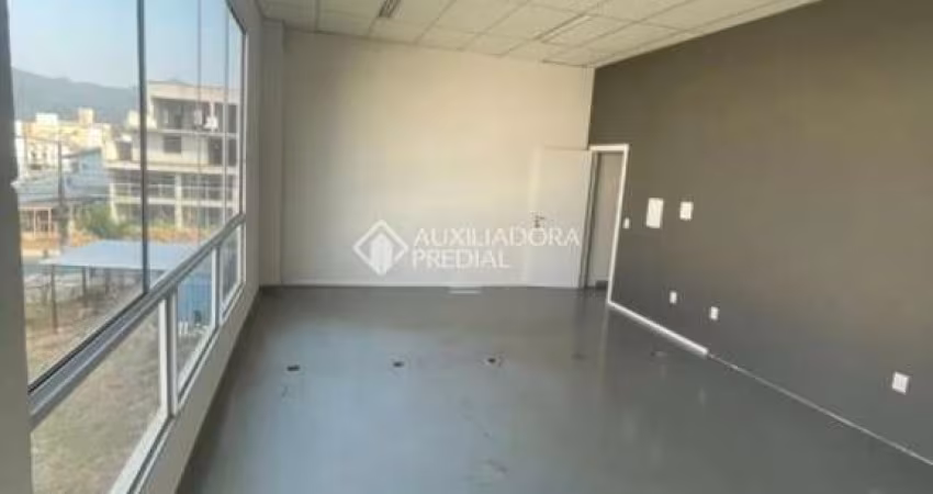 Sala comercial para alugar na Rua Roma, 138, Santa Regina, Camboriú