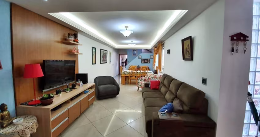 Casa à venda na Vila Anglo Brasileira, com 120 m² AT, 139 m² AC, 3 dormitórios e 2 vagas de garagem