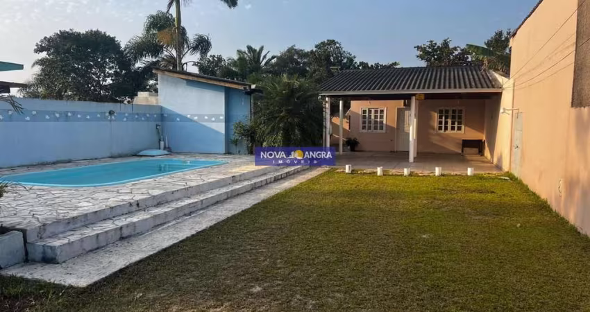 Residencia com Piscina