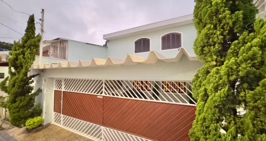 Atraente casa tipo para venda com 3 quartos, sendo 1 suíte, 300m²