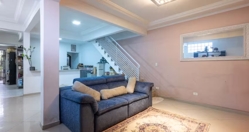 Confortável sobrado para venda com 4 quartos, sendo 1 suíte, 230m²