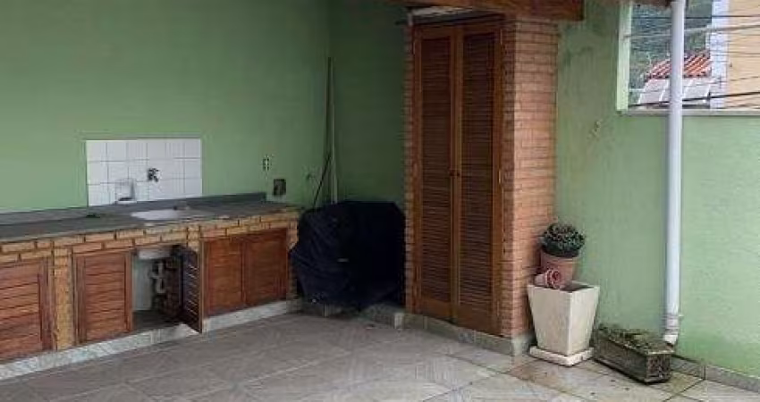 Casa com 3 quartos e 2 vagas e quintal no Horto Florestal