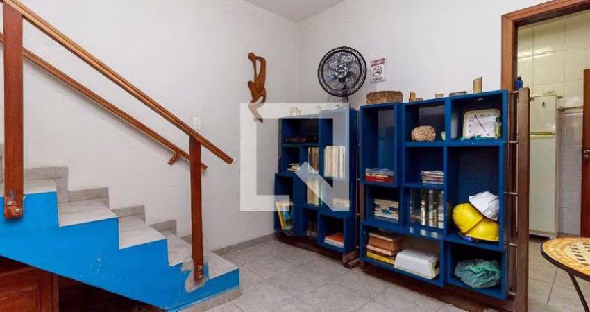 Casa à Venda - Chácara Santo Antonio, 2 Quartos,  250 m2
