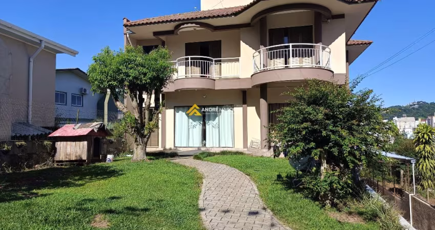 CASA COM 4 MORADIAS