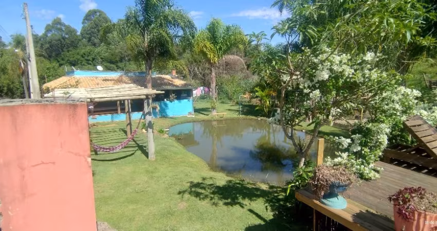 Chácara com lago em condomínio