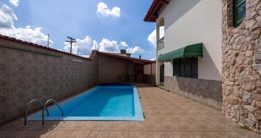Casa tipo Sobrado com piscina à venda no Setor Coimbra em Goiânia