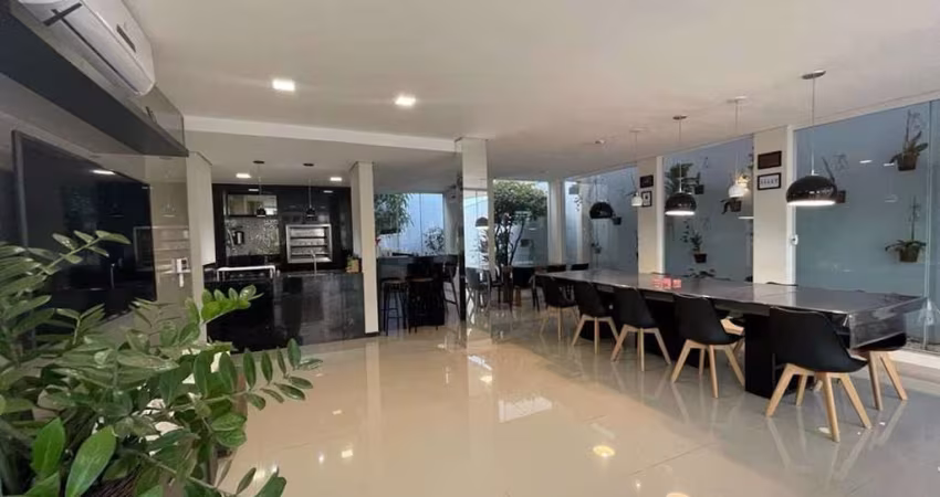 Casa com 3 dormitórios à venda, 384 m² por R$ 3.200.000,00 - Guanabara - Londrina/PR