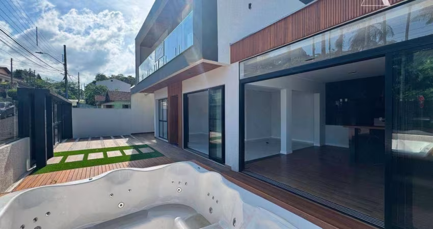 Casa com 3 dormitórios à venda, 129 m² por R$ 980.000,00 - Floresta - Joinville/SC