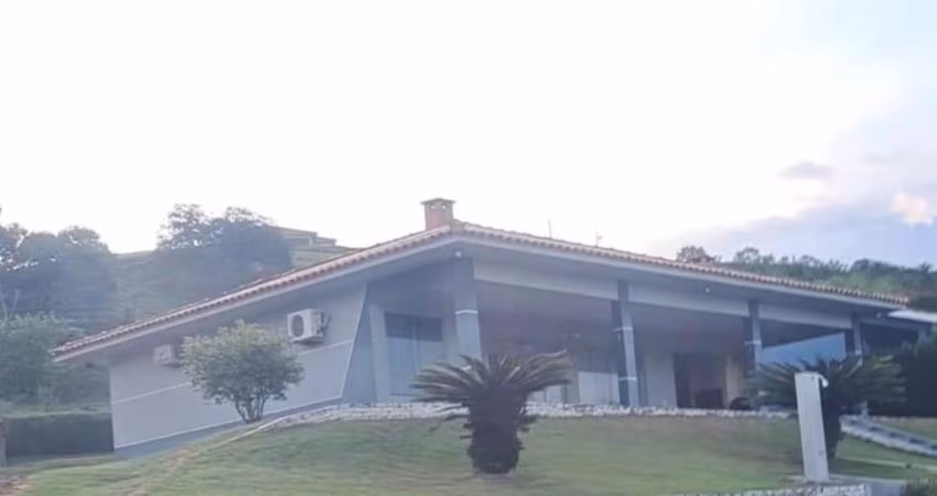 LINDA CASA EM CONDOMINIO NO LAGO DE BOA VISTA DA APARECIDA