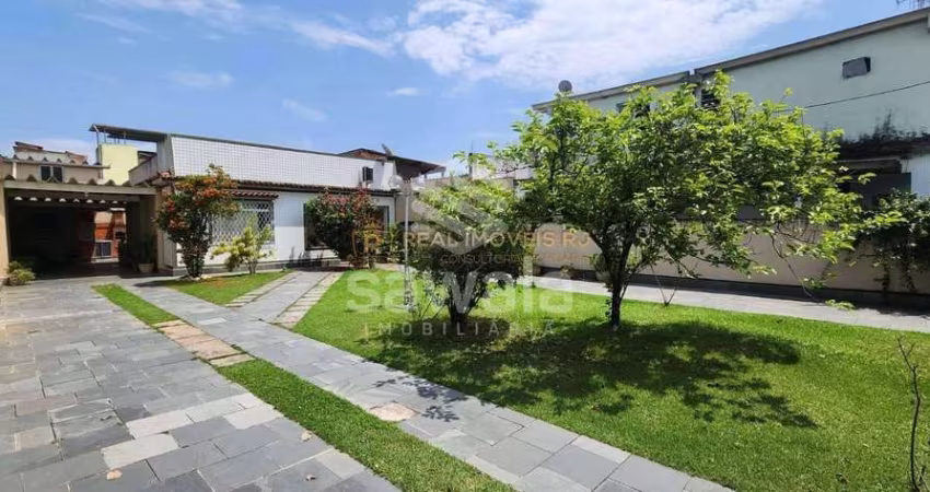 Casa com 3 Quartos e Quintal Amplo a Venda na Curicica