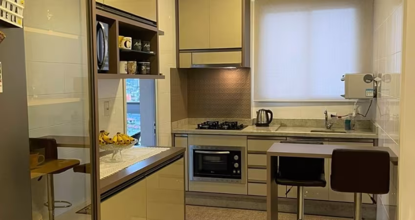 Apartamento com 03 dormitórios no centro de Palhoça.