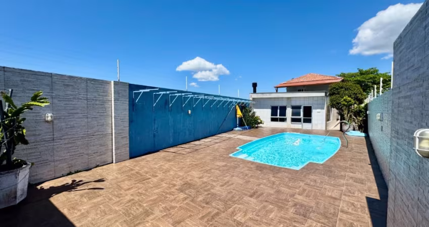 Casa com 4 Quartos e 5 banheiros à Venda, 326 m²  com Vista Mar - Balneário do Estreito-Fplis/SC