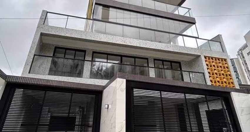 Apartamento com três suítes em Caiobá