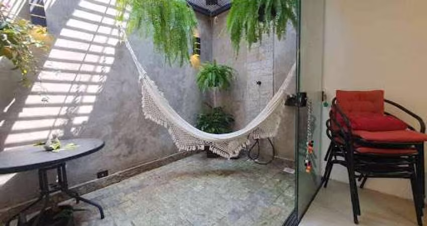 Sobrado com 2 dormitórios à venda, 72 m² por R$ 590.000,00 - Ponta da Praia - Santos/SP