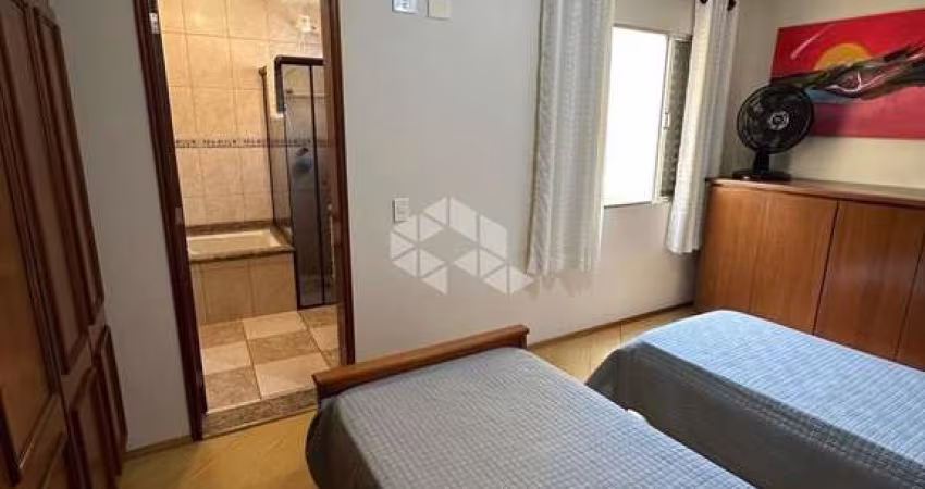 LINDA CASA 3 DORM. PROX AO CENTRO