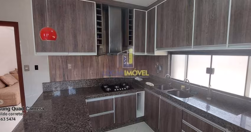 Casa de 3 quartos sendo 1 suíte com closet e banheira de hidromassagem para locação, Boa Vista, Vit