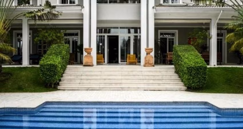 Casa a venda em condomínio de luxo em Cotia com 1.000m2 de área construída | 5 dormitórios, sendo 4 suítes e 6 vagas | em Cotia
