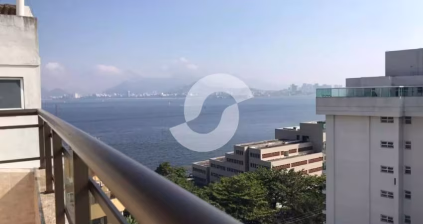 Cobertura duplex de 3 quartos a 400 metros da praia