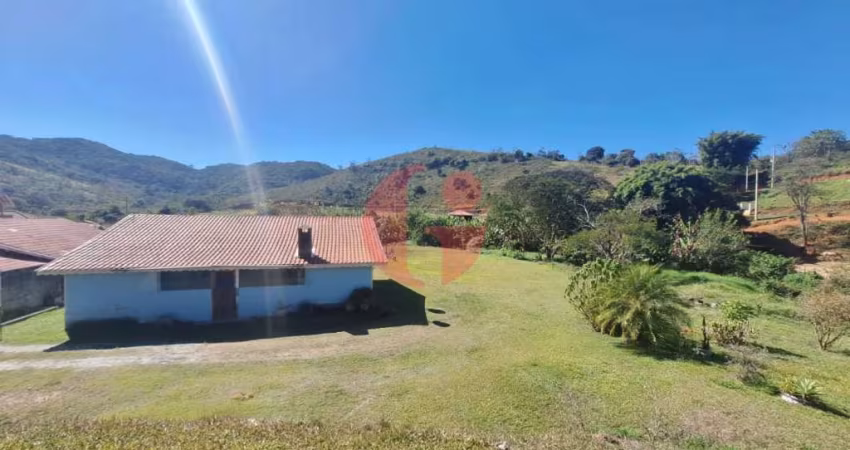 Casa para venda com 03 quartos e 04 vagas de garagem - 150m² em Santo Antônio do Pinhal