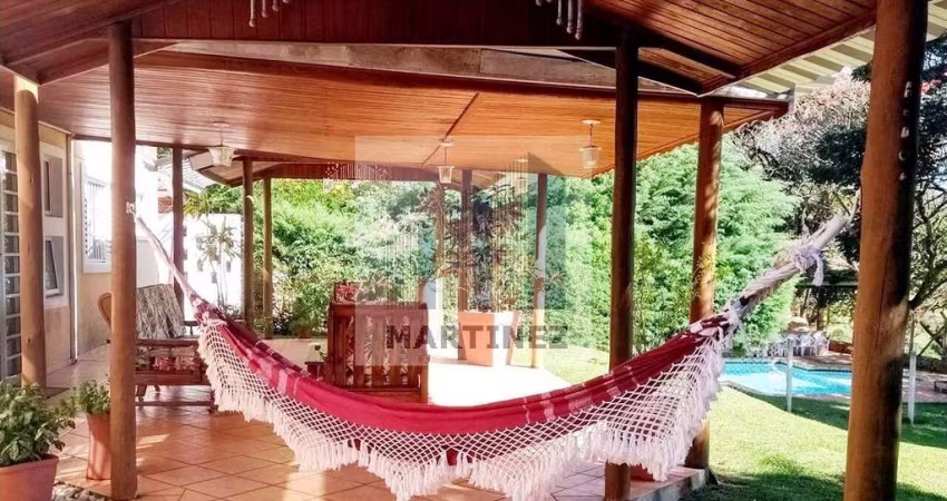Sobrado Condomínio Itatiba: estuda permuta p/ apartamento Campinas