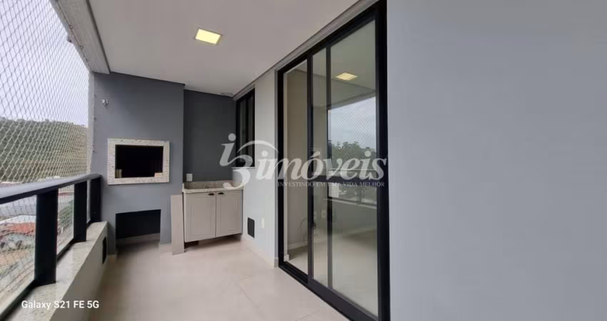 Apartamento para locação anual, semimobiliado, decorado e equipado, com 3 quartos (sendo uma suíte), 2 vagas de garagem, Residencial Catania, no bairro Fazenda, Itajaí-SC